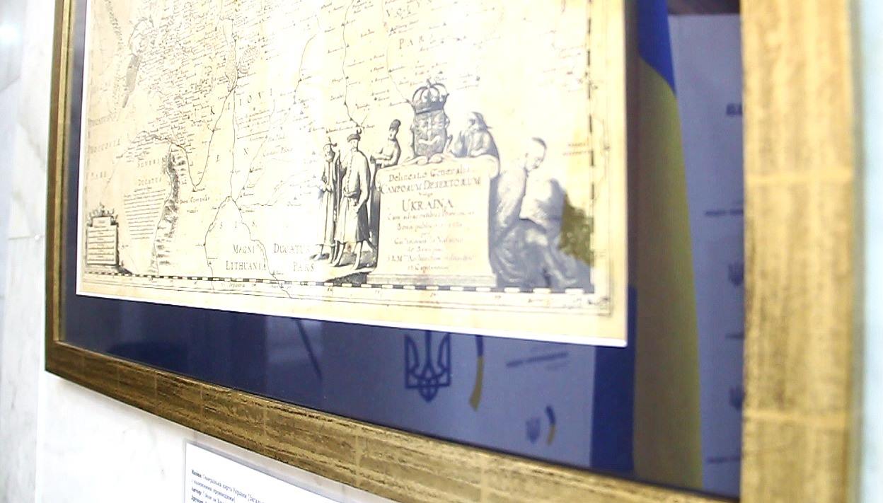 У холі МЗС відкрито виставку старовинних мап України