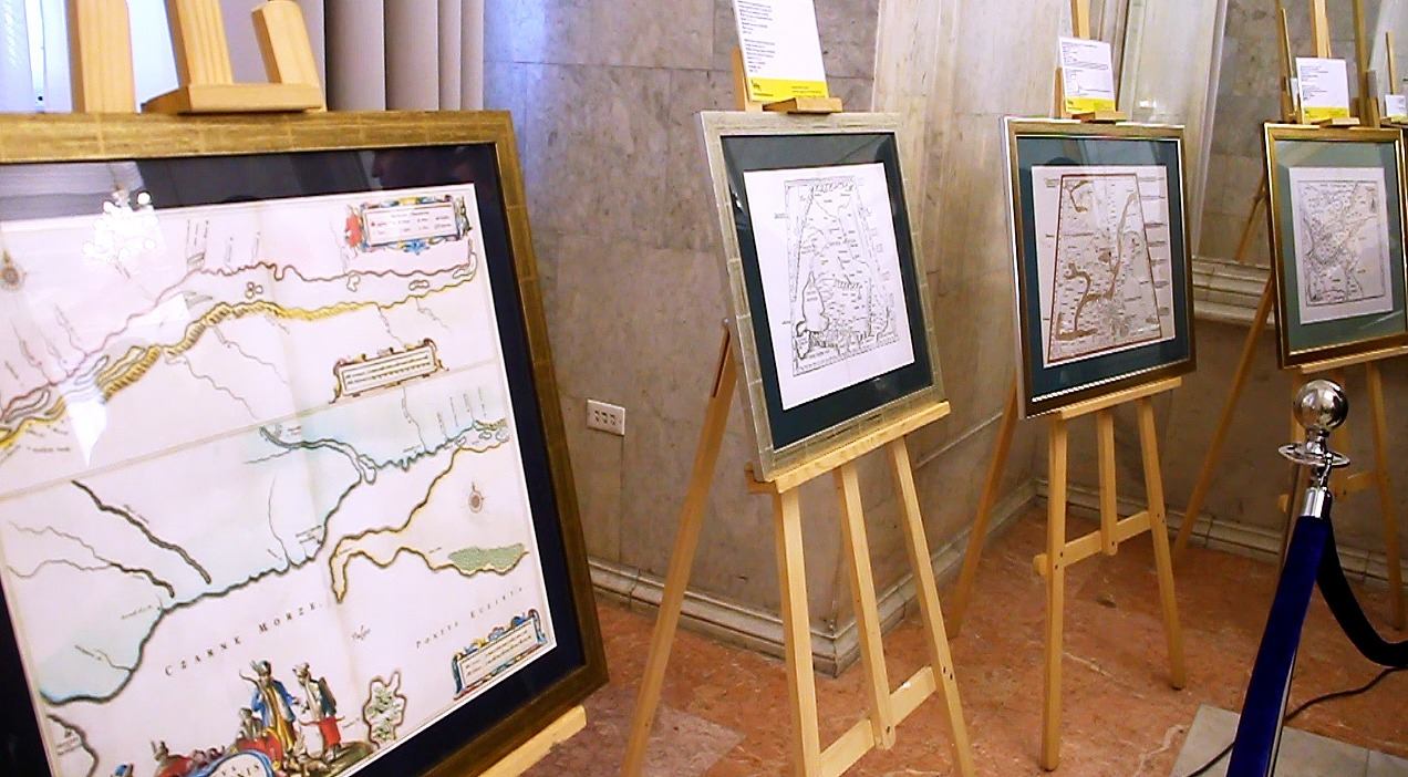 У холі МЗС відкрито виставку старовинних мап України