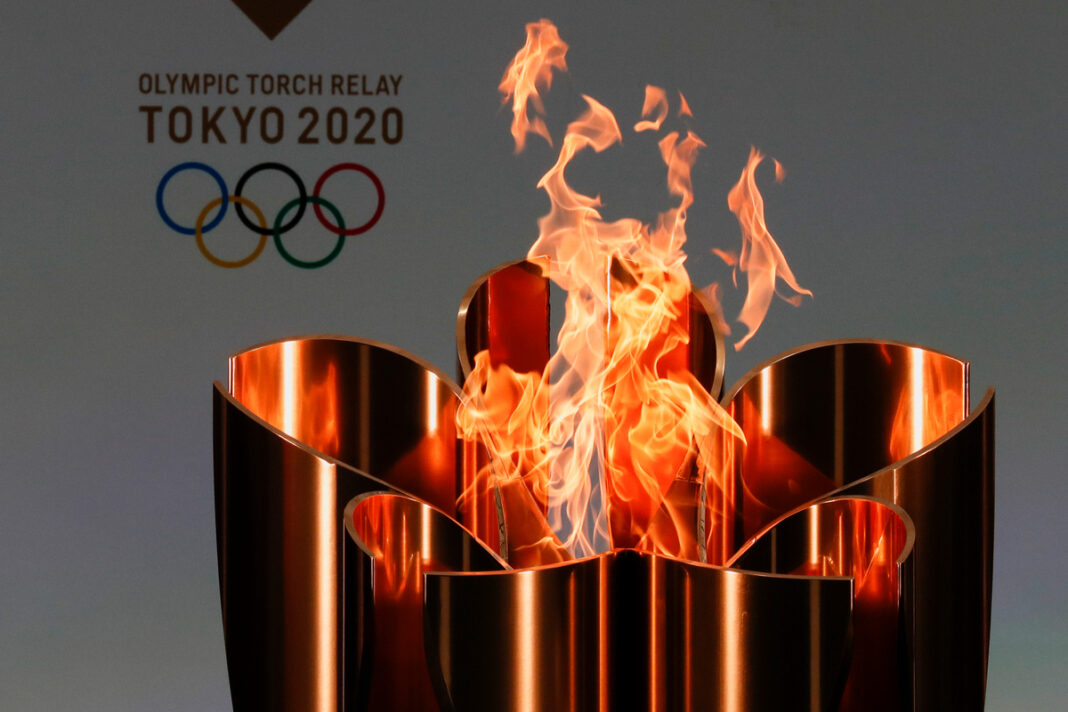 Святковий котел запалено в перший день естафети Олімпійського вогню Токіо-2020