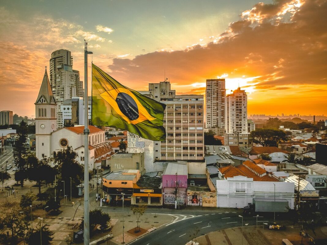 У Бразилії зареєстровані рекордні 100000 випадків коронавируса за день