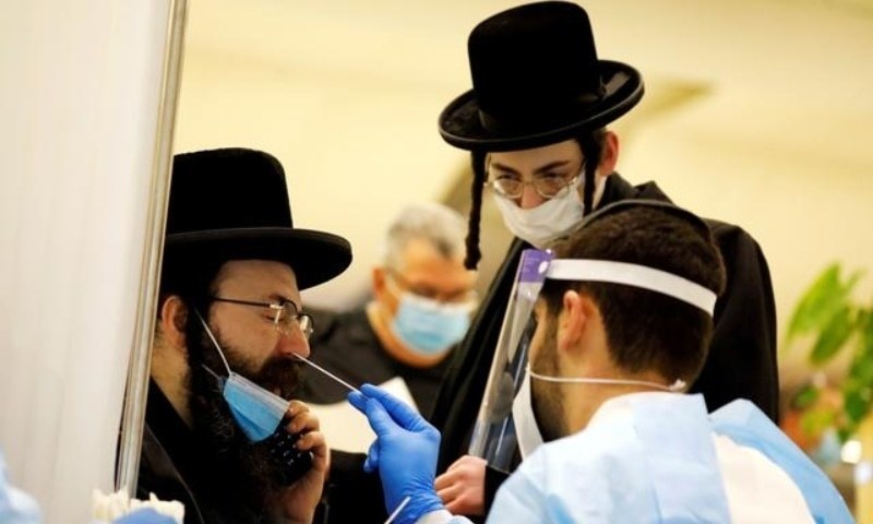 Более половины израильтян получили обе дозы вакцины против Covid-19