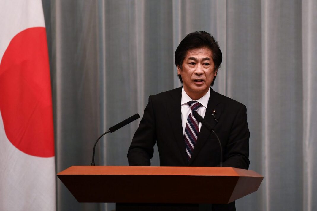 The Minister of Health of Japan apologized for violating the COVID-19 protocol