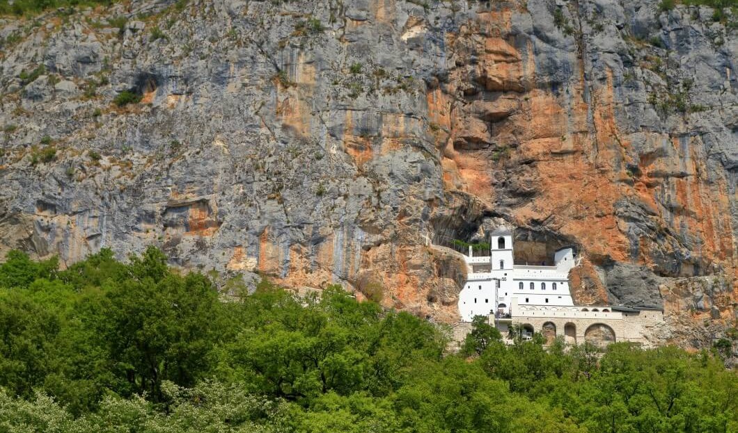 ТОП-7 найкращих ізольованих монастирів у світі