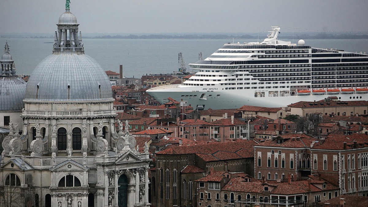 Італія заборонила круїзні судна з центру Венеції