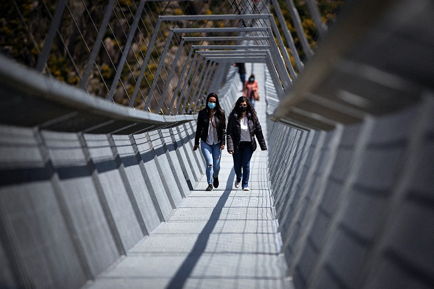 Португалия открыла самый длинный в мире подвесной мост