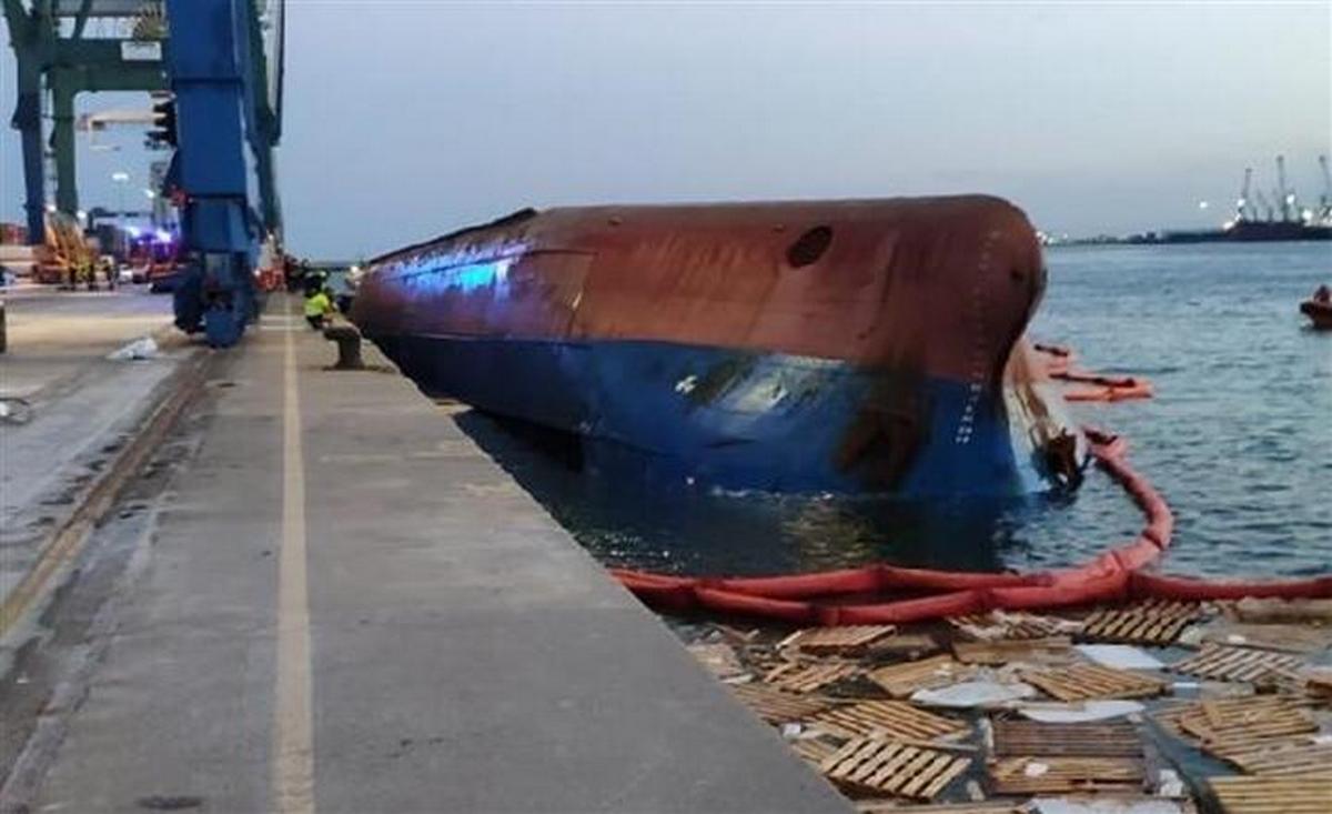 The Turkish ship sinks during loading in the Spanish port of Castellon