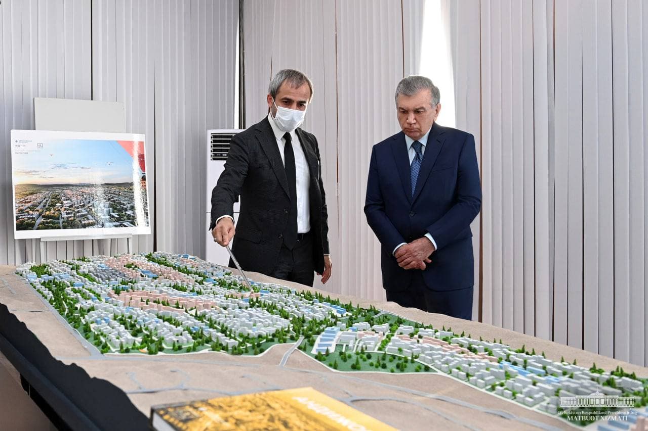Президент Узбекистану заклав перший камінь в основу міста Новий Андижан