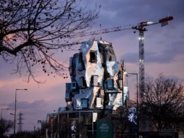 Футуристическая башня Гэри открылась в Арле, внесена в список Всемирного наследия