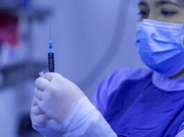 Вакцинація може зупинити коронавірус за два роки
