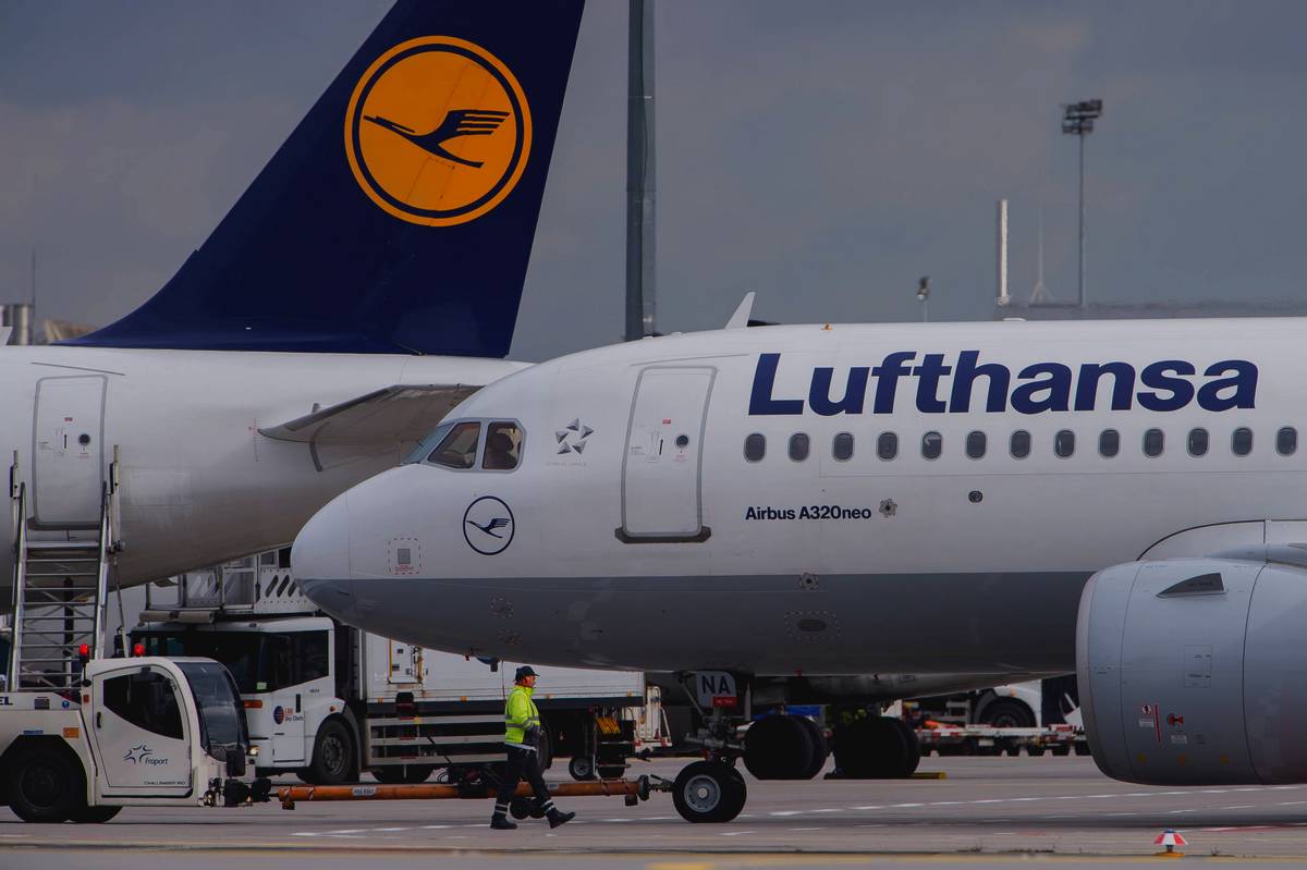 «Lufthansa» - обращение «дамы и господа» заменяет на нейтральные в гендерном отношении
