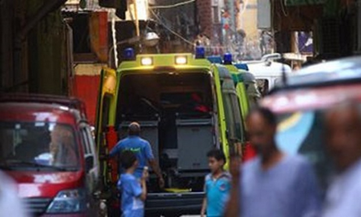 A bus overturned in Cairo, injuring 22 people, including children