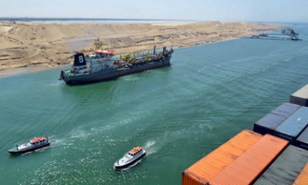 The largest dredger in the Middle East arrives in the Suez Canal (Video)