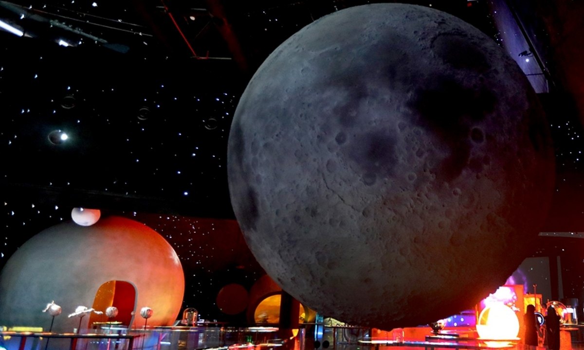 У Шанхаї відкрився найбільший в світі планетарій