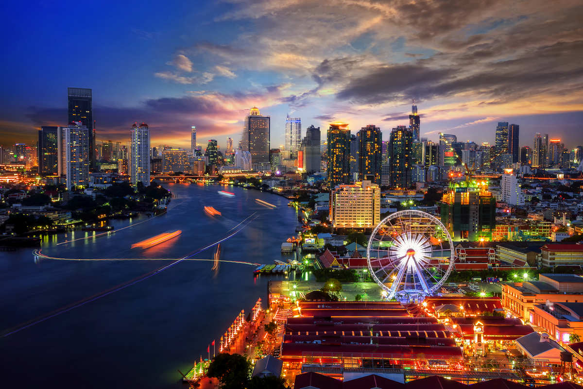 Таїланд вводить комендантську годину та нові обмеження