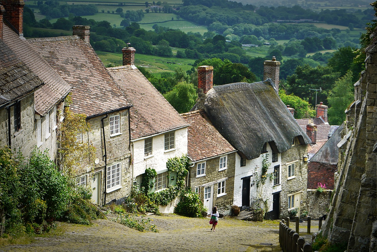 Americans and Europeans can now travel to Britain without quarantine