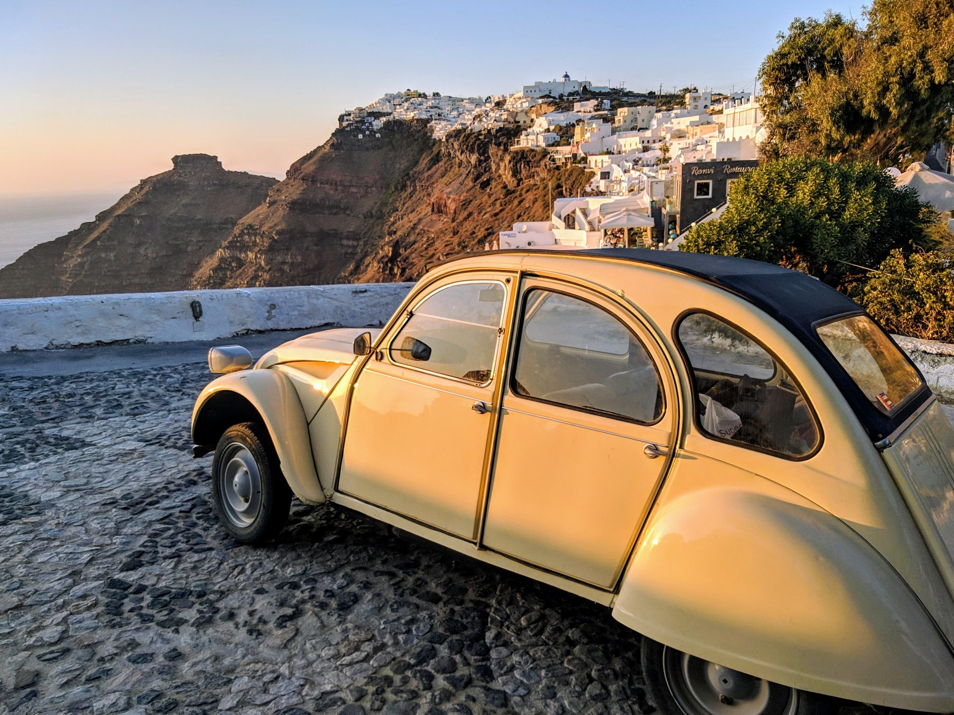 First time on Santorini: top tips for your first trip to the Greek island