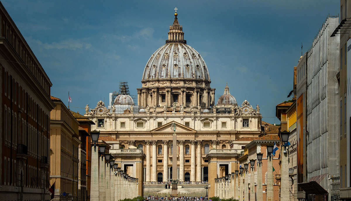 More than 5,000 luxury real estate: the Vatican for the first time in history showed its property
