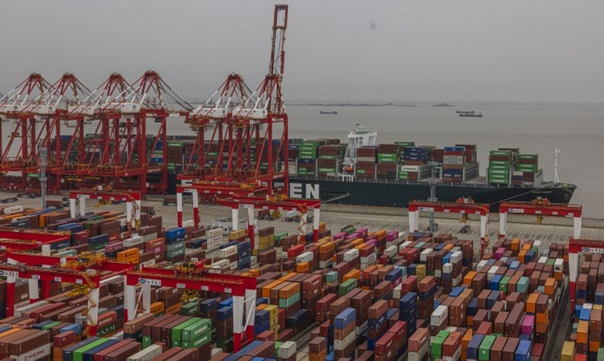 One case of COVID-19 blocked the world's largest port