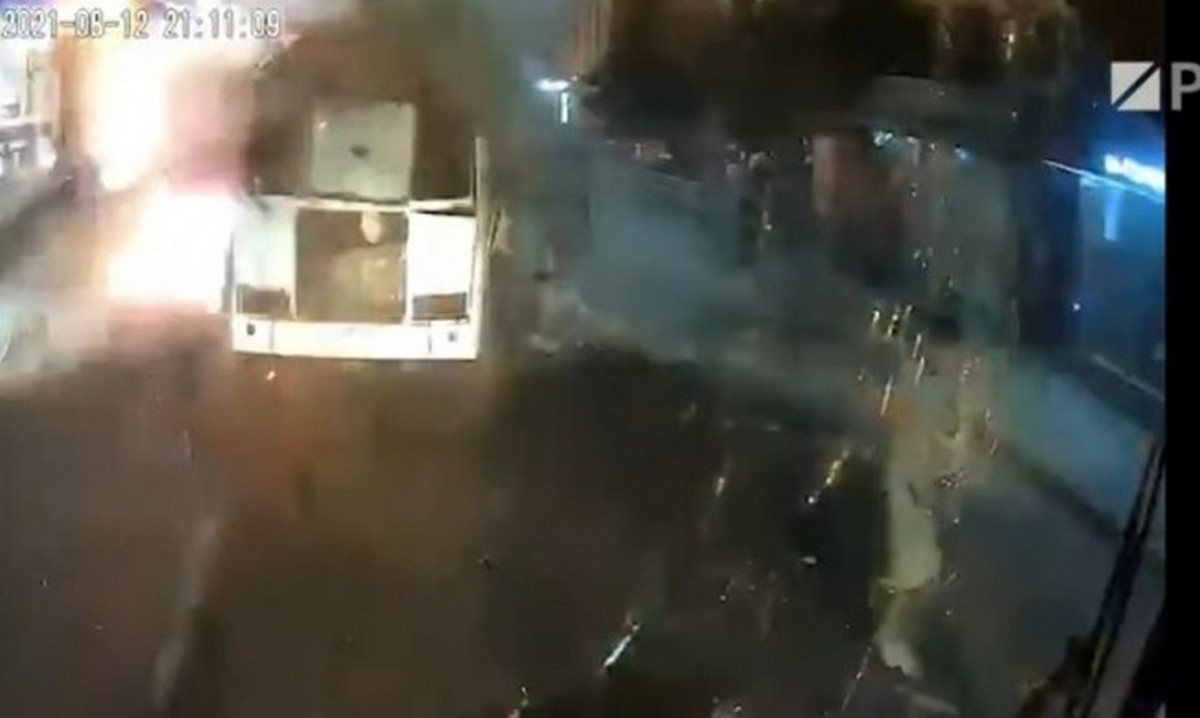 У Воронежі вибухнув автобус з людьми, є загиблі (ВІДЕО)