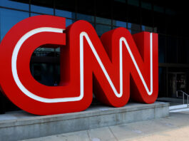 CNN звільнила трьох нещеплених співробітників