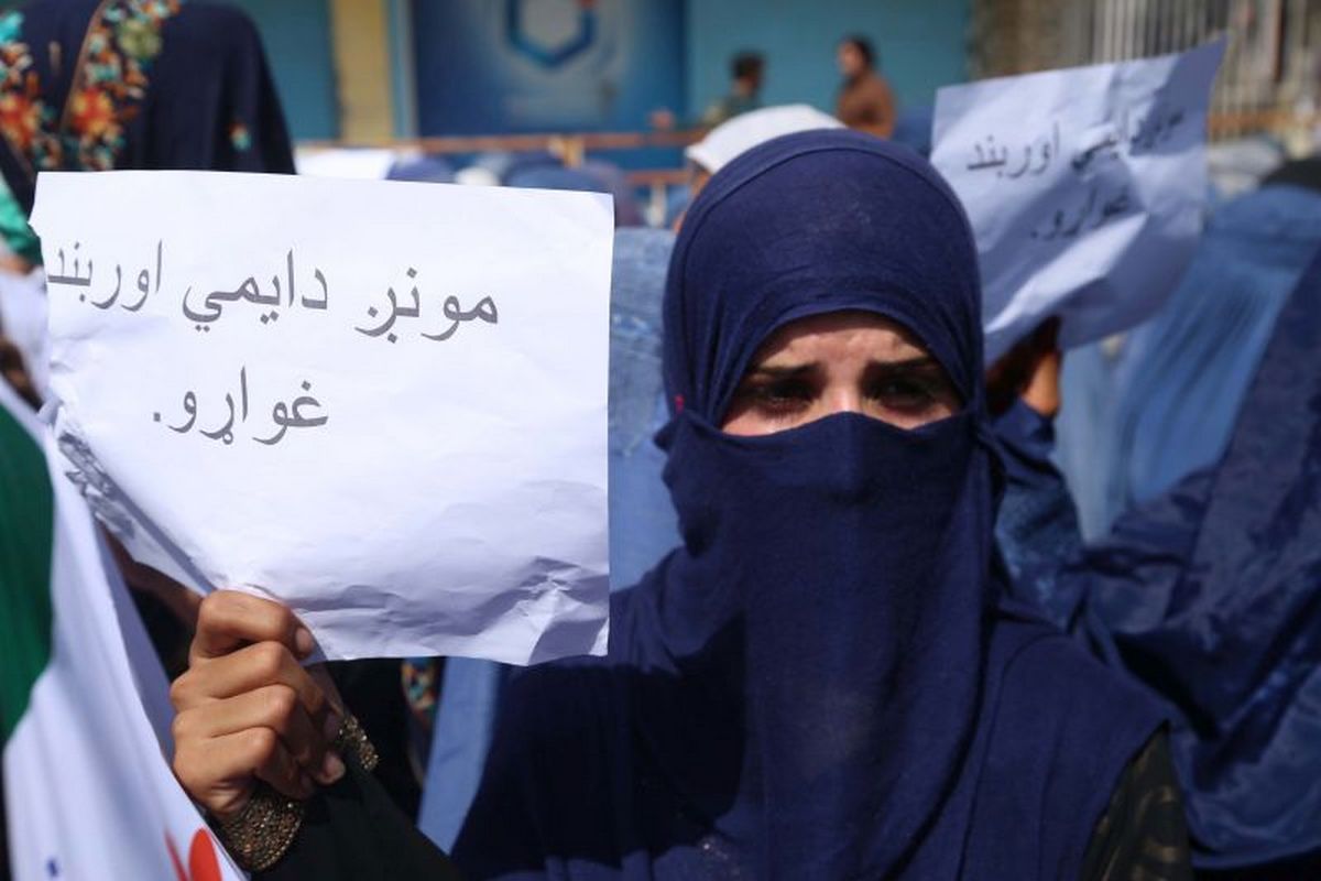 «Талібан» нав'язують 8 правил для жінок: у разі порушення їх забивають камінням і вбивають