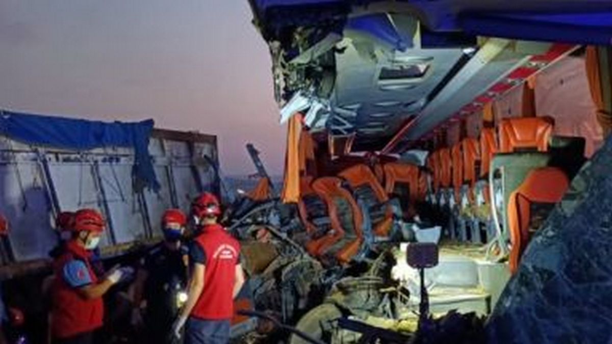 9 погибших в результате автобусной катастрофы на трассе Стамбул-Измир