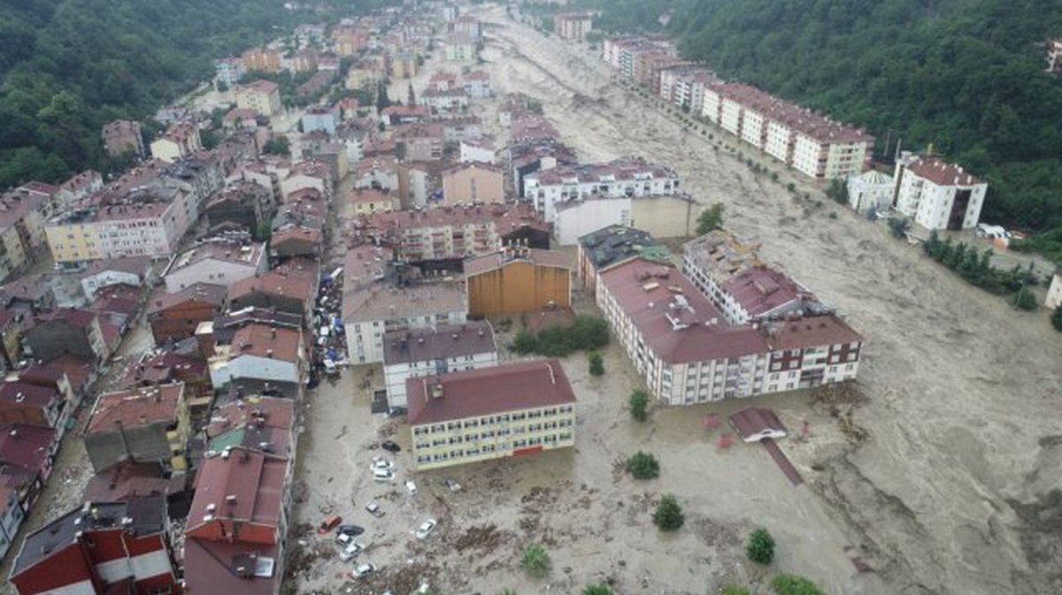 Водный ад в Турции: 27 человек утонули после проливных дождей