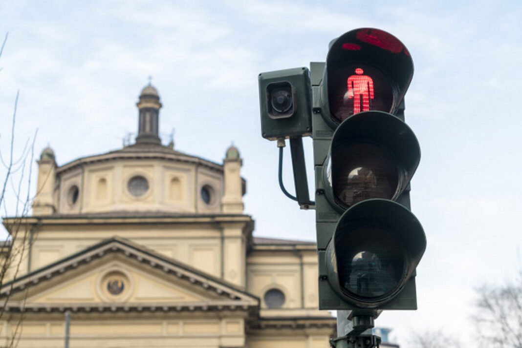 В Італії «розумні» світлофори починають штрафувати порушників правил дорожнього руху