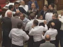 Масова бійка депутатів в парламенті Вірменії (ВІДЕО)