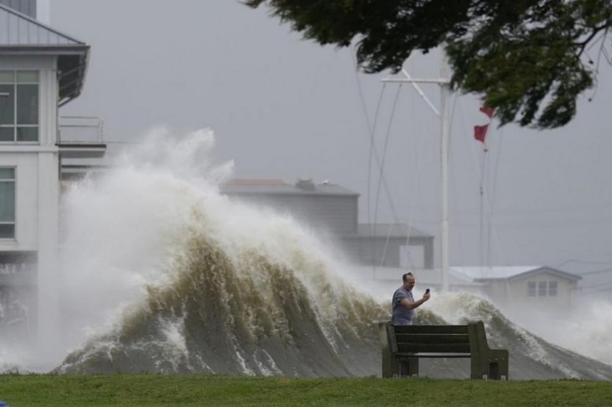 Hurricane Ida reached Louisiana with a wind speed of over 240 km / h (photo)