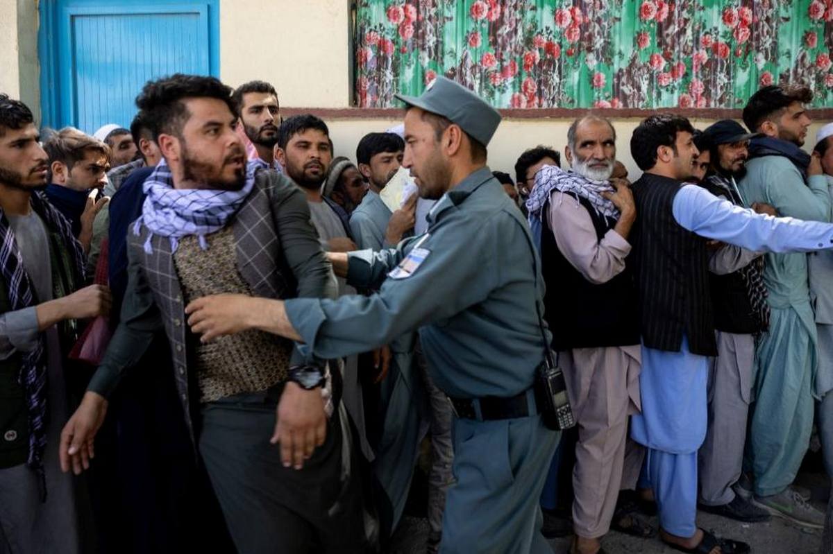 Пять человек убиты в аэропорту Кабула после попытки прорыва в самолеты