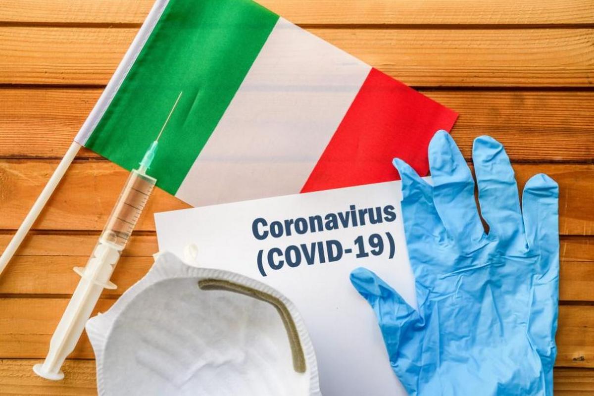 Италия ужесточает правила COVID-19