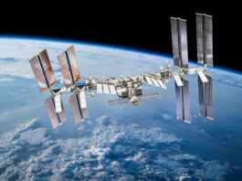 Астронавты обнаружили трещины на Международной космической станции