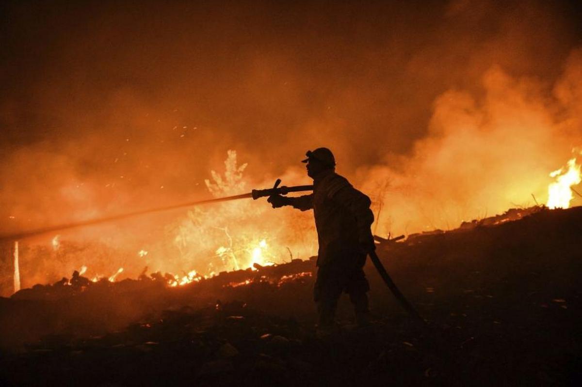Пожар на севере Македонии находится в опасной близости от Болгарии