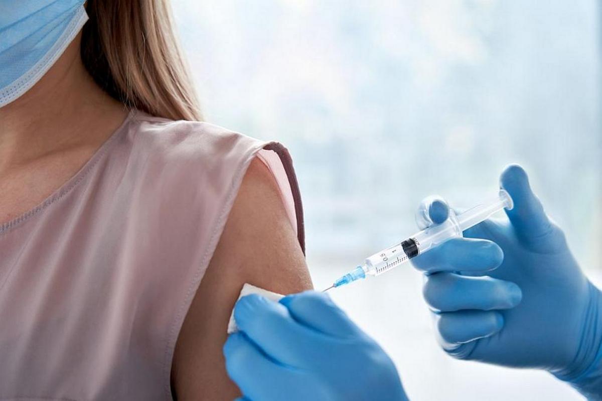 Эффект вакцины Pfizer против COVID-19 ослабевает через пять месяцев