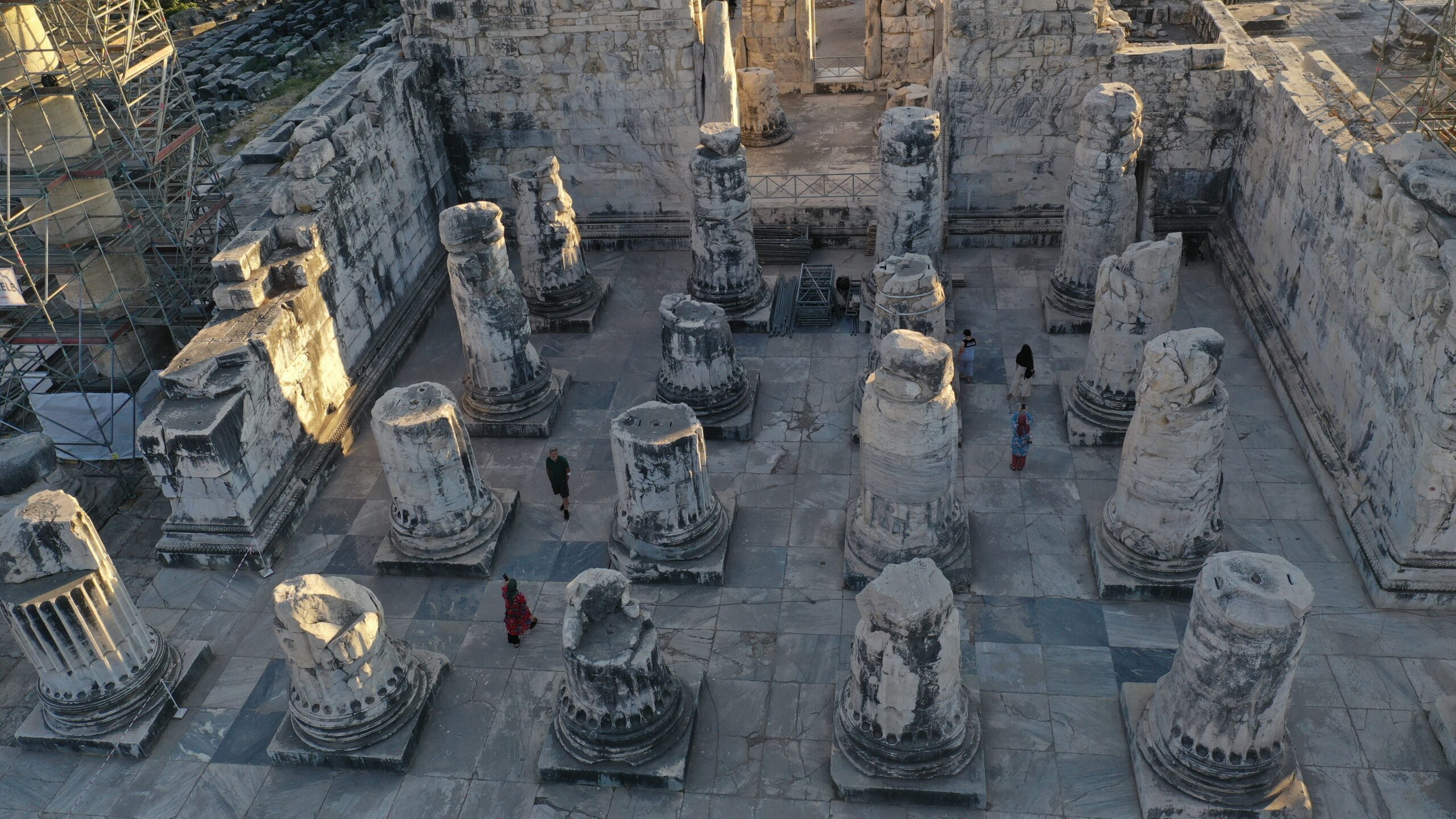 В Турции начали реставрацию колон в храме Аполлона