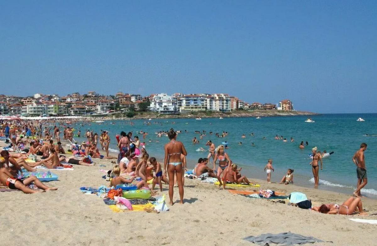 Bulgaria: the Black Sea is crowded with vacationers