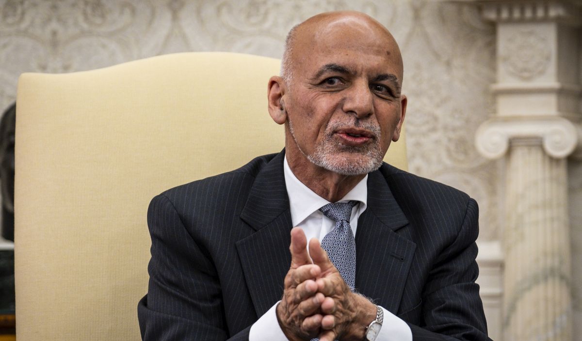 The President of Afghanistan escaped by helicopter with cash