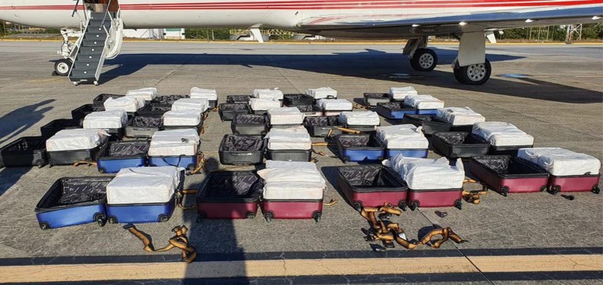 У приватному літаку, прямувавший до Бельгії, виявлено 1,3 тонни кокаїну (ВІДЕО)