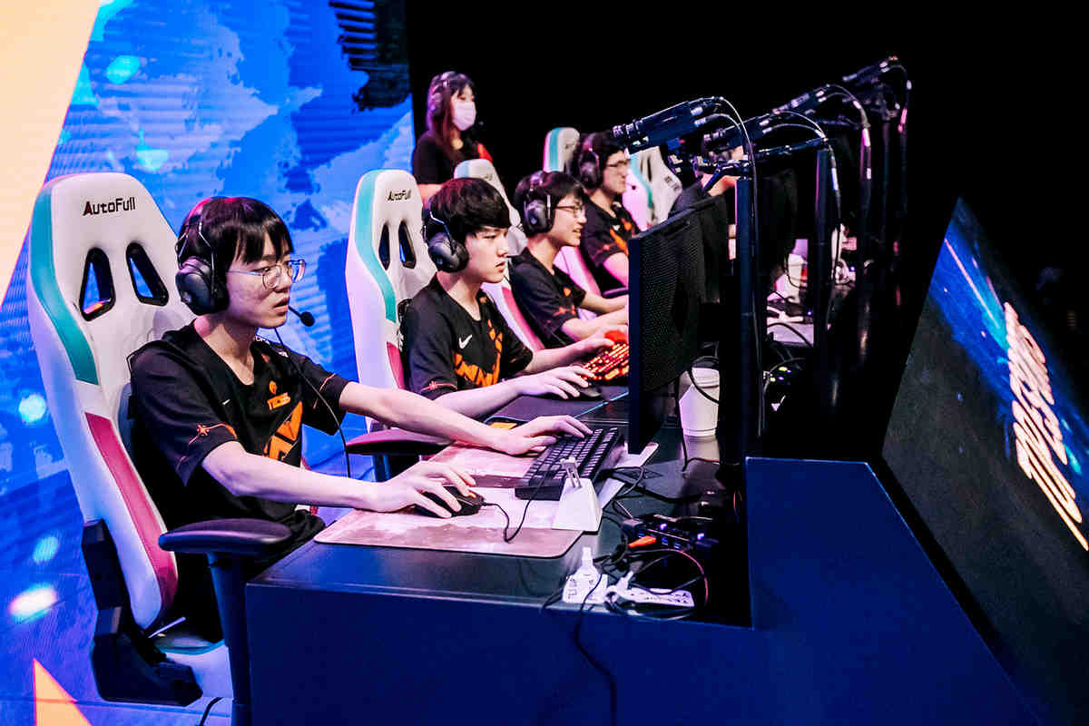 China limits the number of online video games for young people to three hours a week
