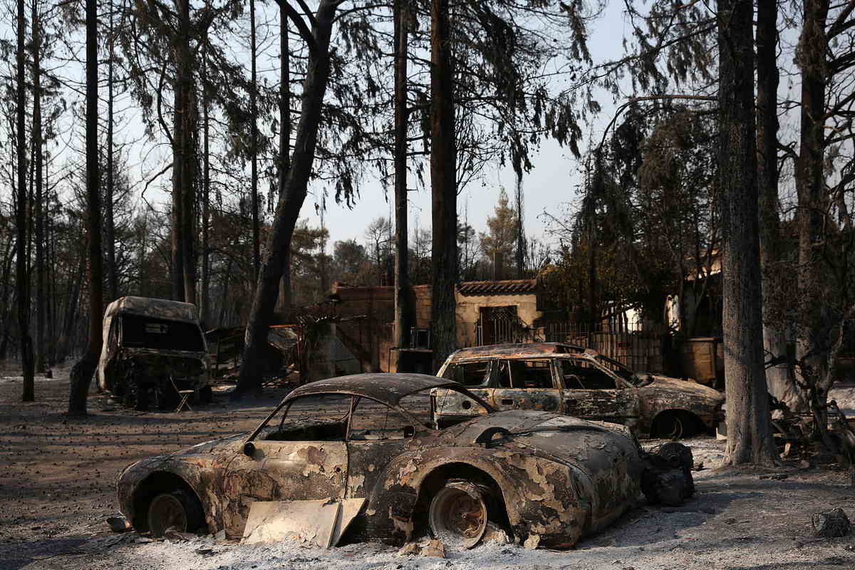 Греция эвакуирует более 10 городов из-за продолжающихся лесных пожаров
