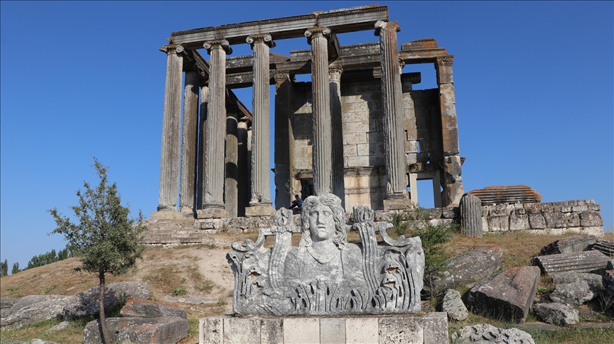 В ходе раскопок в античном городе Айзаной найдена статуя греческой богини Гигиеи