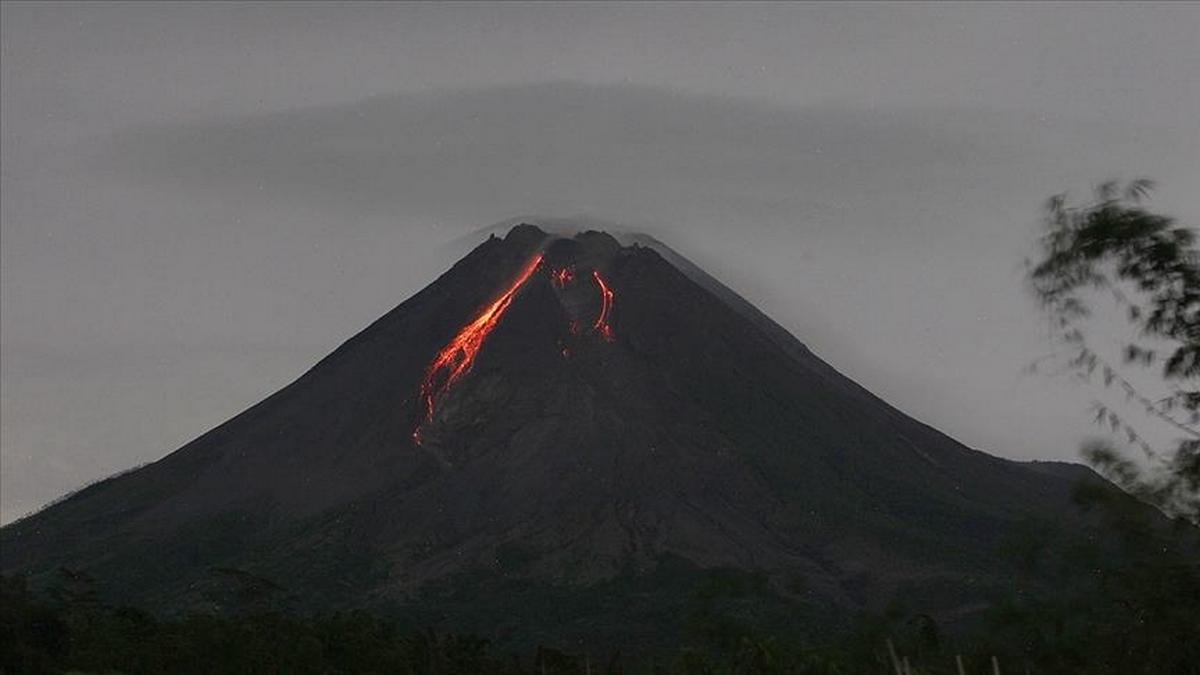 В Индонезии извергается вулкан Мерапи