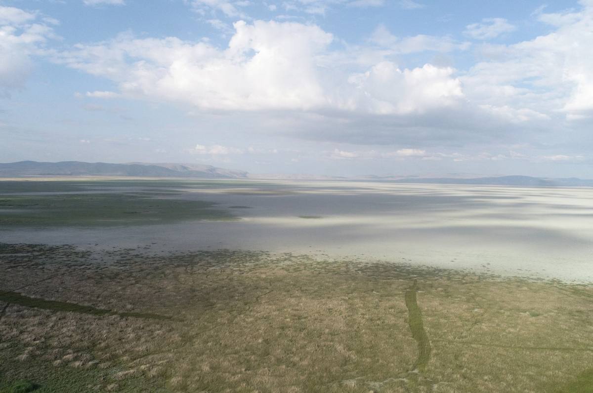 Велике озеро Акшехір в центральній Туреччині повністю висохло (Фото)