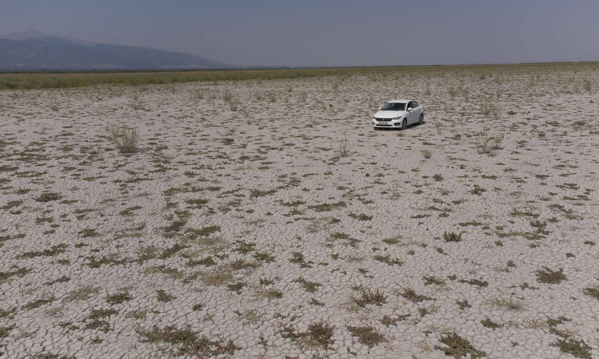 The Great Lake Aksehir in central Turkey is completely dry (Photo)