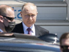 Vladimir Putin's party won a constitutional majority in the lower house of Russia's parliament