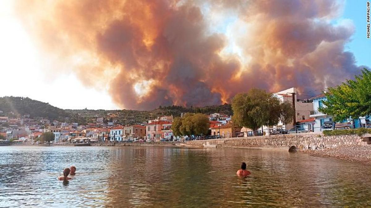 Тепловая волна вызывает пожары в Турции, Италии и Греции
