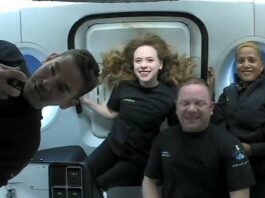 Возвращение на Землю: космические туристы приземлились недалеко от Флориды (ФОТО)