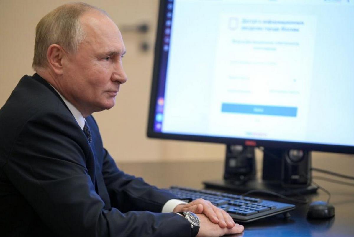 Путін проголосував онлайн на виборах в Росії