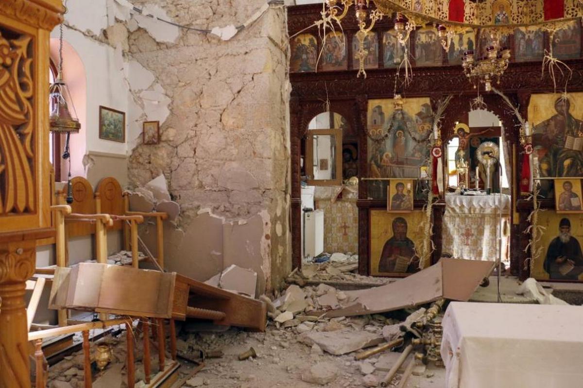 The village, which was affected by the earthquake on the island of Crete, fell by 15 centimeters